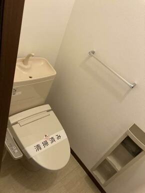トイレは洗浄・暖房機能付きです♪