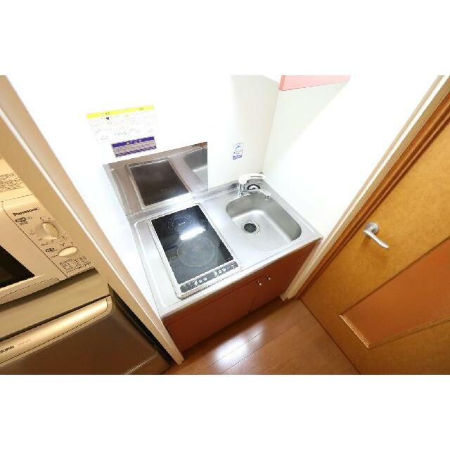 お掃除らくらくの２口ラジエントヒーターを採用
