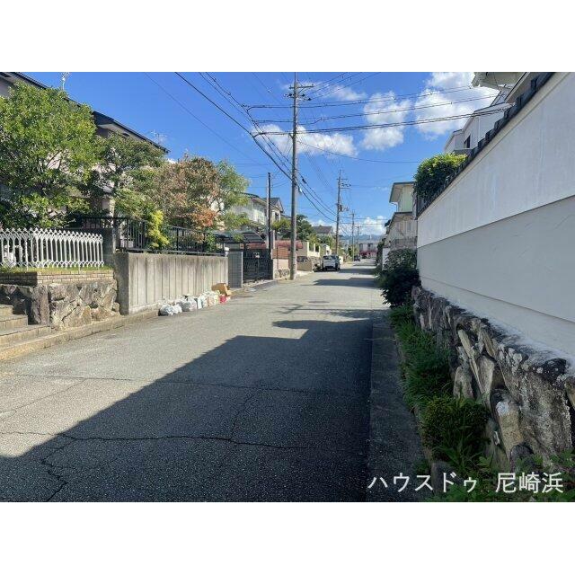 前面道路 約6ｍあり、車の出し入れもラクラク！