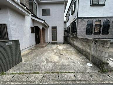 「外観」駐車場