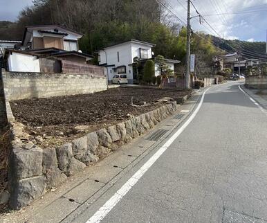 西側道路より