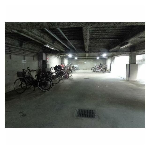 自転車置場。バイクも3000円で駐輪可です!台数は限定。