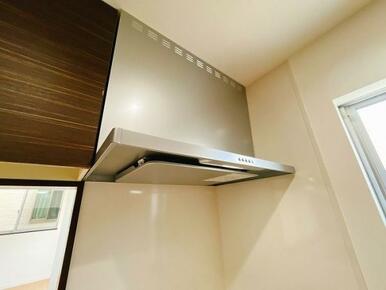 「キッチン」換気扇はフラットスリムを採用しております。