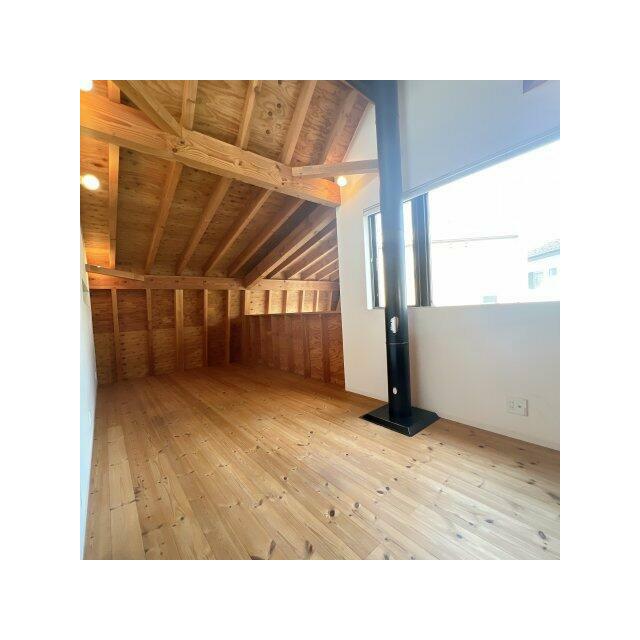 屋根裏部屋はセカンドリビングや収納などライフスタイルに合わせて活用できます◎