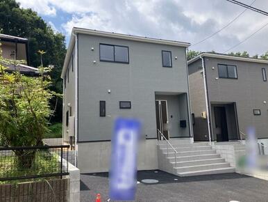駐車場は並列で2台駐車可能(車種による) 来客時にも対応可能☆