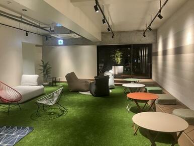 6F室内ラウンジ