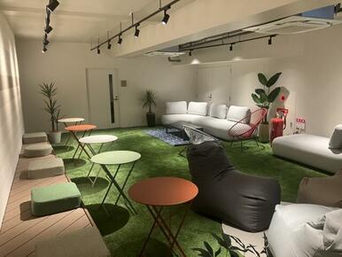 6F室内ラウンジ