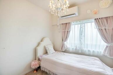 個室3部屋ともにシンプルなつくりになっているので、どんなインテリアもなじみやすいです。