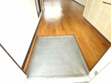 毎日通る玄関はこちらです