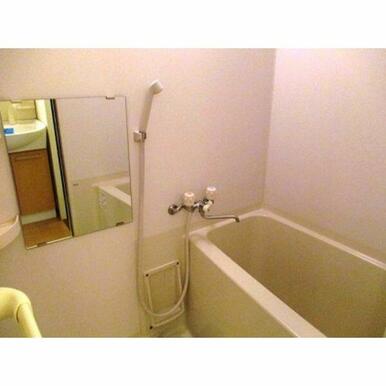 ※写真は401号室のものです。