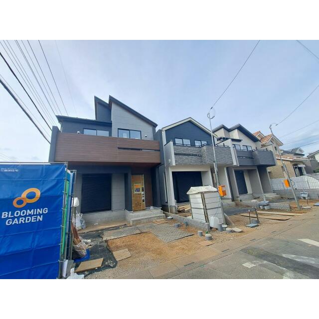 前面道路は見通しが良く、お車の出入りもスムーズに行えます！