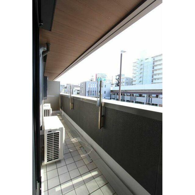 バルコニーは南向きです。