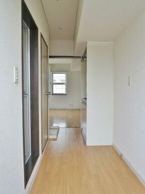 玄関からキッチン前