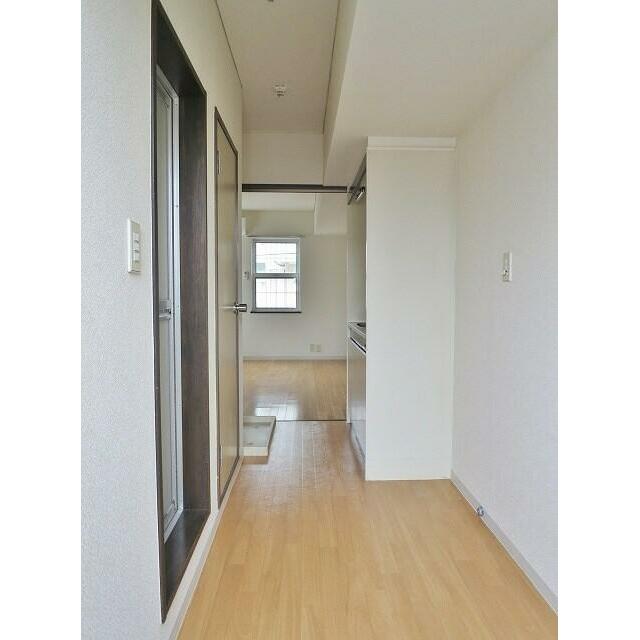 玄関からキッチン前