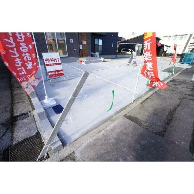 車3台駐車可能！コンクリート舗装済みです♪