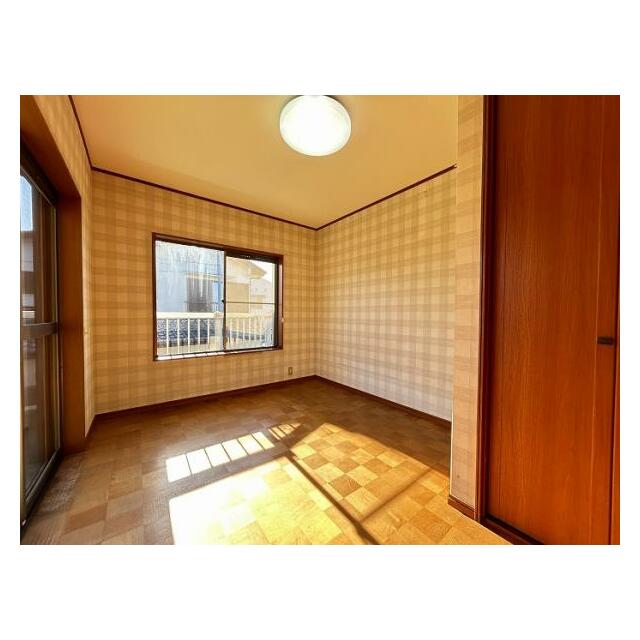 2階洋室別角度「約5.5帖の洋室です。」