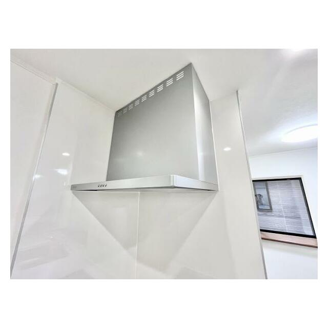 「キッチン」換気扇はフラットスリムを採用しています。
