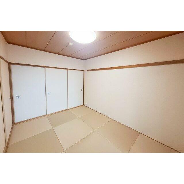 和室：6帖の和室は押入付きで整理整頓ラクラク。廊下とLDKから出入り可能な2way動線。