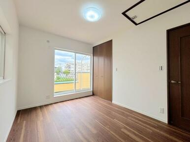 「2F南東側洋室約6帖」別角度です。