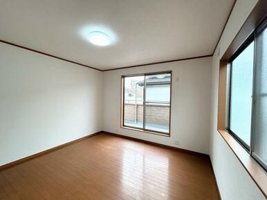 2階洋室約7.4帖　別角度から