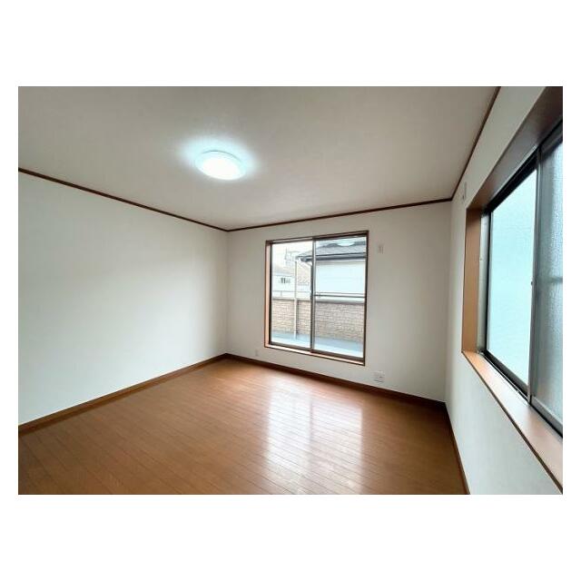 2階洋室約7.4帖　別角度から