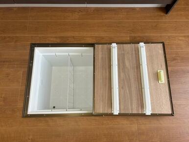 キッチンには床下点検口付