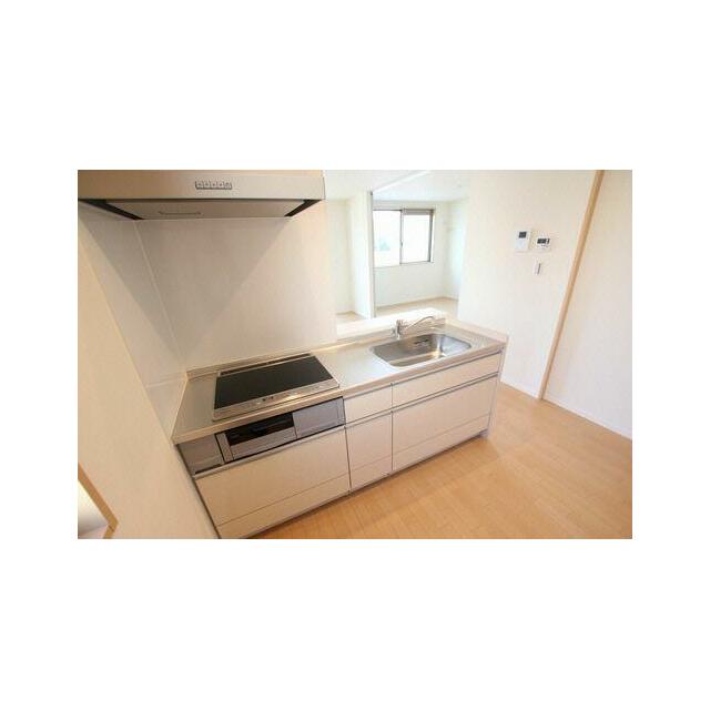 ３口コンロ・グリル付のＩＨクッキングヒーター仕様のシステムキッチンです。