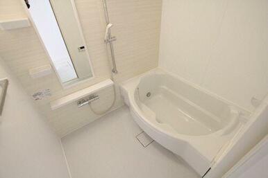 １４１８サイズのユニットバスです。追い焚き給湯・浴室暖房乾燥機付です。