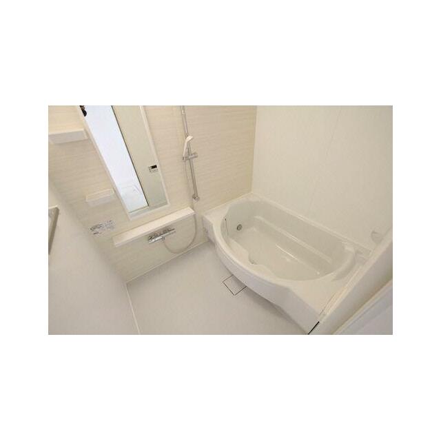 １４１８サイズのユニットバスです。追い焚き給湯・浴室暖房乾燥機付です。