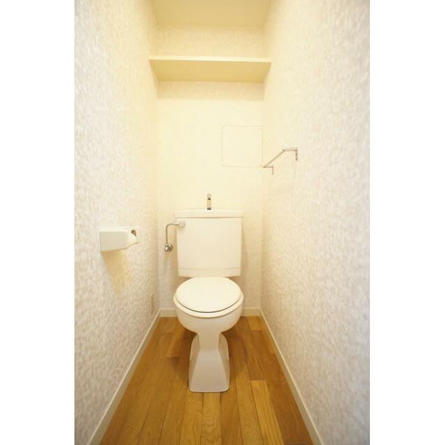 上部収納棚あり！トイレ内で必要なものはこちらへ収納可能♪