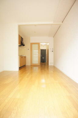 １人暮らしには最適サイズ、ベットを置いても十分なスペース！