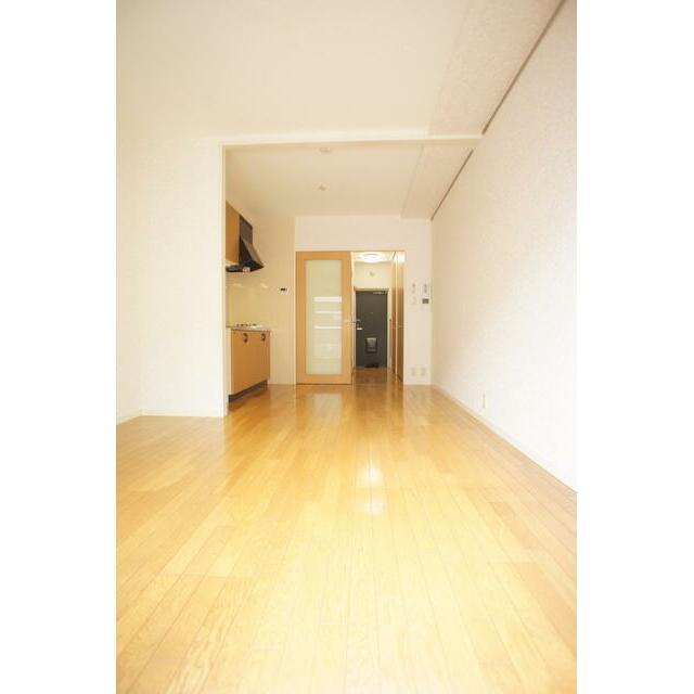 １人暮らしには最適サイズ、ベットを置いても十分なスペース！