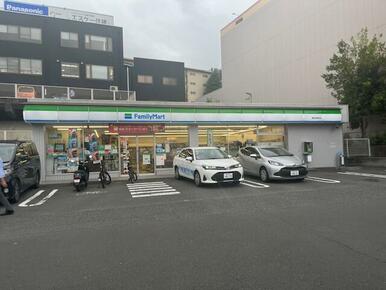 ファミリーマート狩場店