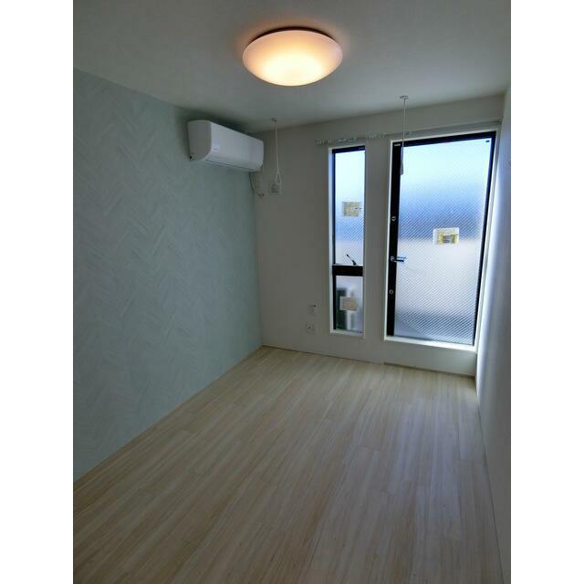 白基調の清潔感漂う内装