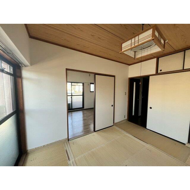 落ち着いた雰囲気の和室付きです