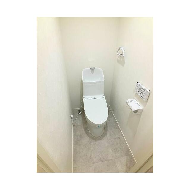 新品トイレはウォシュレット付きです