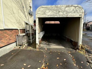 車庫付き（扉閉まりません）