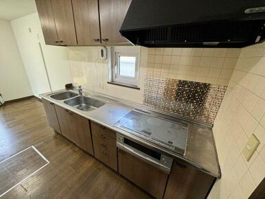 キッチンはIHコンロがついております。