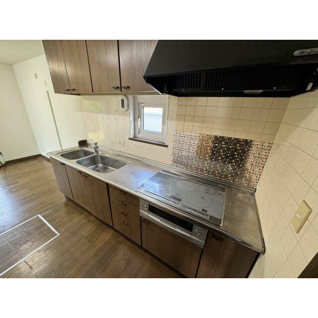 キッチンはIHコンロがついております。