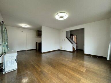 独立キッチンですのでリビングを広く使えます。