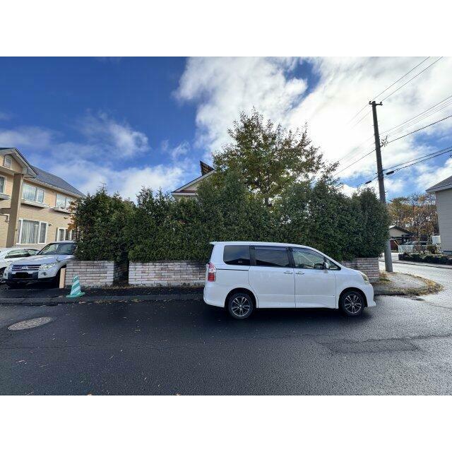 生垣があり、周りの目線も遮れます。