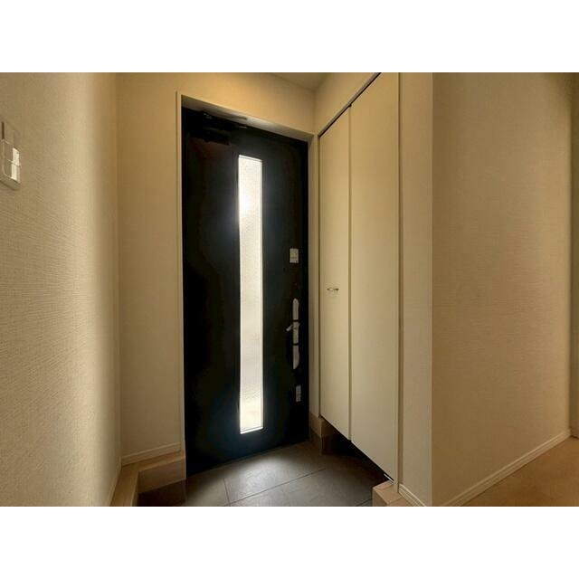 玄関には大容量の下駄箱あり！ ご家族全員の靴を入れても余裕がありそうですね！