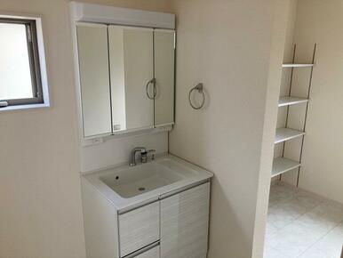 お化粧やヘアセットが楽しくなる洗面スペース（2号棟）