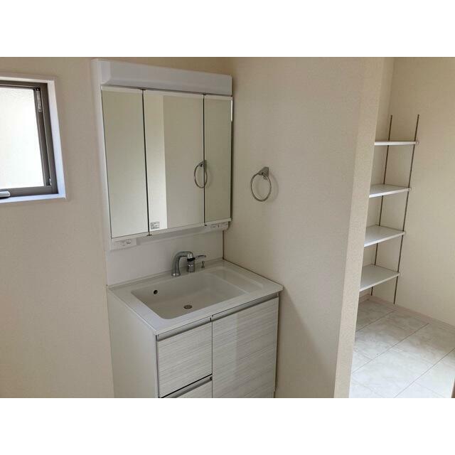 お化粧やヘアセットが楽しくなる洗面スペース（2号棟）