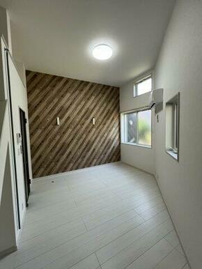 アクセントクロスがおしゃれ（※写真は同間取り1階のお部屋）