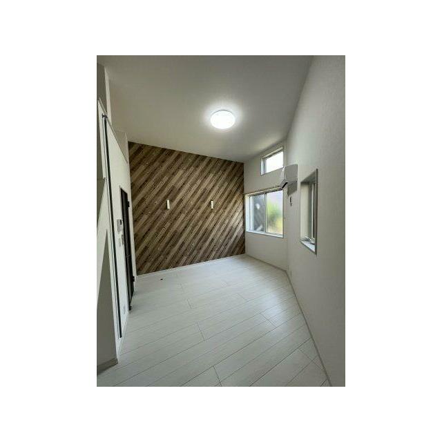 アクセントクロスがおしゃれ（※写真は同間取り1階のお部屋）