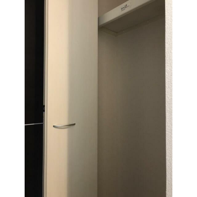 廊下にも収納付