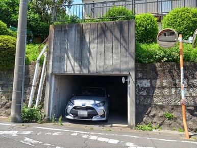 シャッター付地下車庫