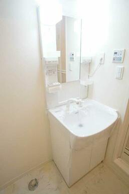 洗面化粧台がございます