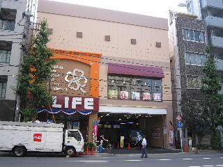 ライフ　神田和泉町店